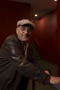 Le comédien Frédéric Pierrot, dans le cinéma LUX de Caen en 2025 pour la sortie du film Les Musiciens. Photographie de Ashkan Noroozkhani​ @ashkannorooz