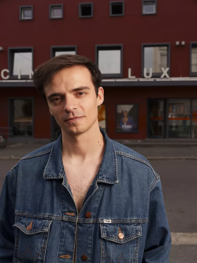 Hugo David devant le cinéma LUX - Juillet 2025